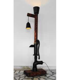 Stehleuchte aus Holz, Metall und Seil 214