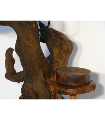 Κηροπήγιο ξύλινο-μεταλλικό από ρίζα δέντρου και παλιό δοχείο